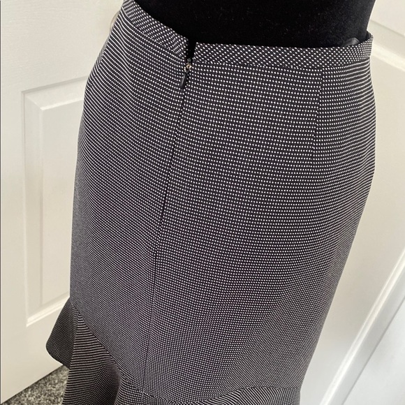 Y2k Knee-Length Pencil Skirt with Ruffled Flounce Hem. - Picture 11 of 12